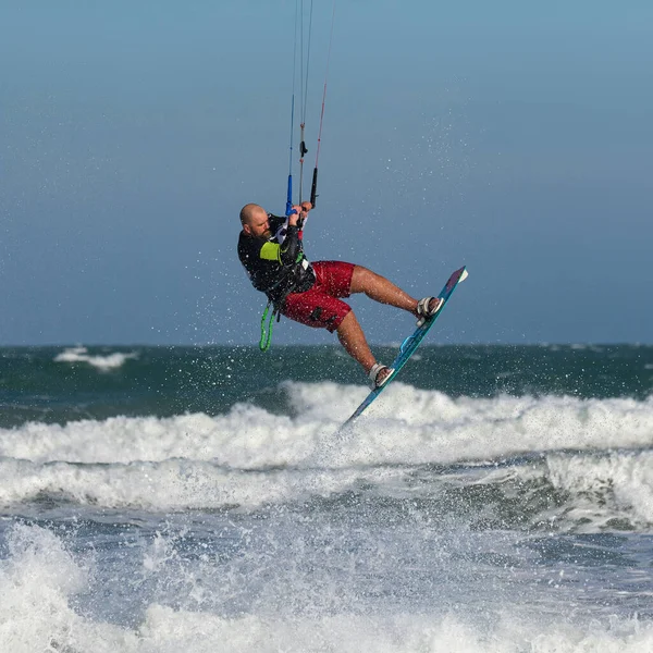 Kitesurf Nas Ondas Mar Praia Mui Phan Thiet Binh Thuan — Fotografia de Stock