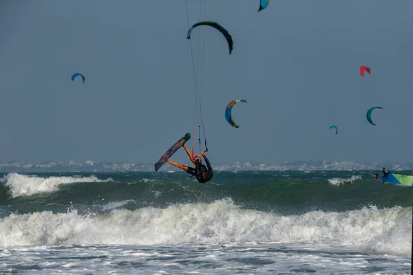 Kitesurfing Vlnách Jihočínského Moře Vietnam Kitesurfing Kiteboarding Akční Fotky Kitesurfer — Stock fotografie