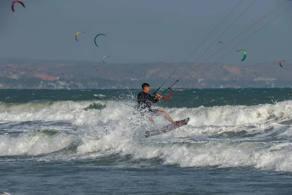 Kite Surfer Jumps Kiteboard Transition — Stockfoto