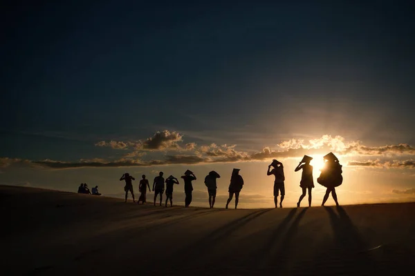 Shadows Sandy Beach Silhouette People Group Walking Dunes Vietnam Sunset — Zdjęcie stockowe