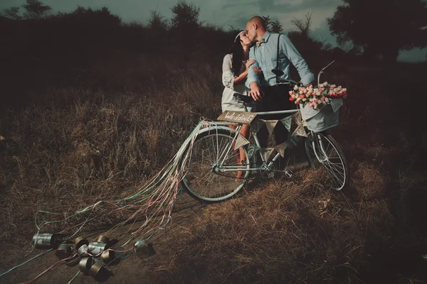 Groom and bride on  bicycle — Stock Photo, Image