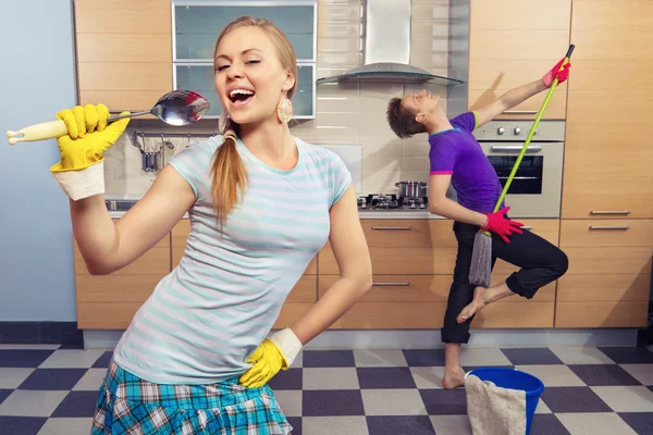 Funny couple on kitchen — Stock Photo, Image