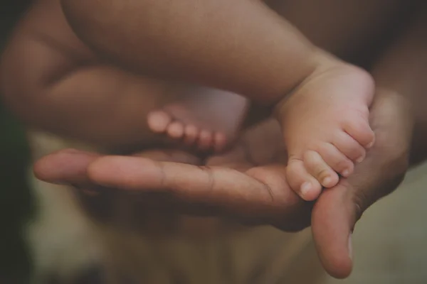 Pasgeboren baby voeten — Stockfoto