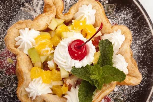 Frisch gebackener Korbkuchen — Stockfoto