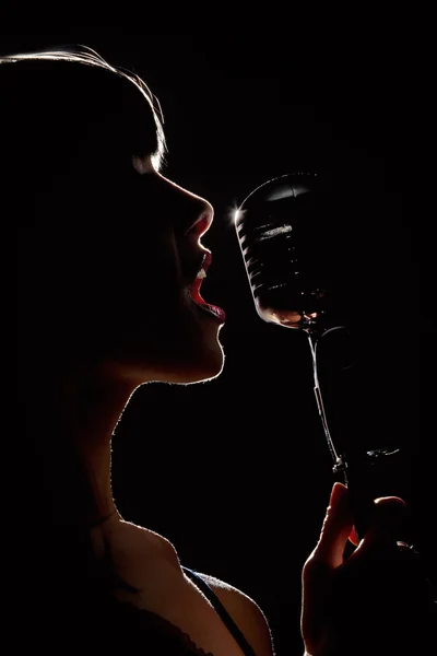 Singer woman with microphone — Stock Photo, Image