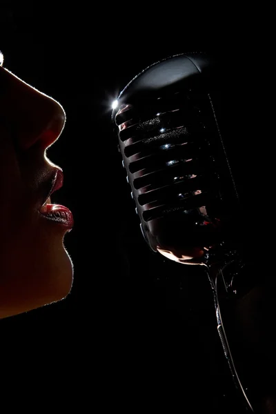 Singer woman with microphone — Stock Photo, Image