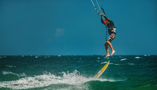 Man Kitesurfing in blue sea — Stock Photo, Image