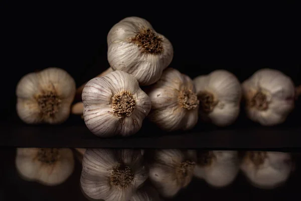 Ajo Sobre Fondo Negro — Foto de Stock