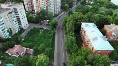 Küçük bir kasaba havası. 4k stok görüntüsü.