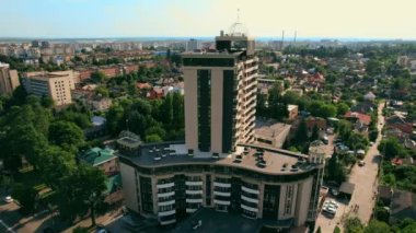 Küçük bir kasaba havası. 4k stok görüntüsü.