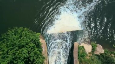 Deniz kenarında Dron Manzarası. 4k stok görüntüsü.