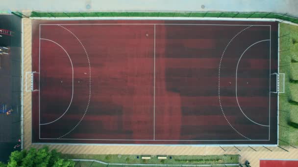 Vista aerea dal drone del campo di calcio. Filmati di stock 4k. — Video Stock