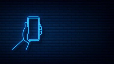 Elinde akıllı telefon var. Telefon ikonu. Dokunmatik ekran, telefon ekranı. Cep telefonu. Hareket grafikleri.