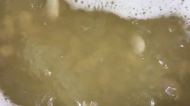 Fasulyeli çorba. Evde lezzetli yemekler pişirmek..