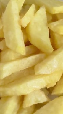 Patates kızartmasının yukarısından yakın çekim görüntüsü. Lezzetli yemekler pişiriyorum..