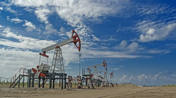 Pump-rocking in the oil field — Stock Photo, Image