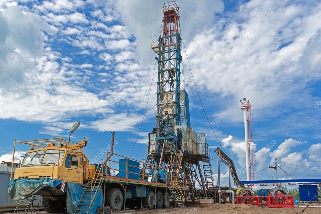 Mobile drilling rig in the oil field Stock Photo by ©sobpeter 68712449