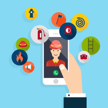 Yangın çağrısı ile cep telefonu tutan el.