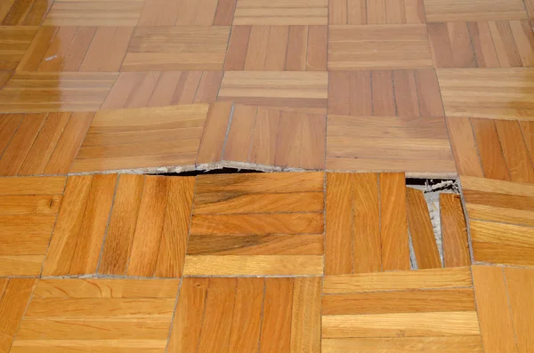 Destrucción de parquet en apartamento — Foto de Stock