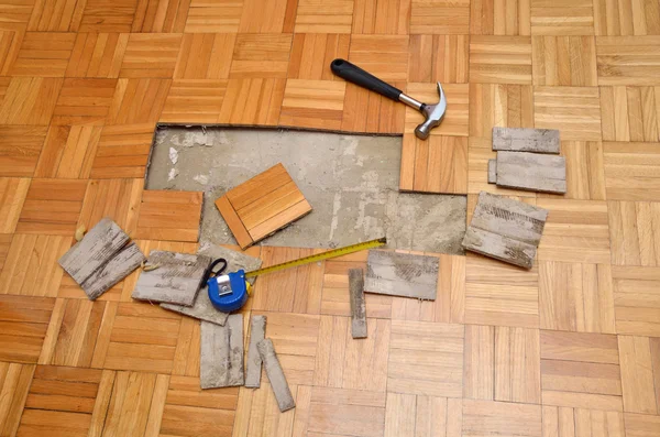 Damaged Parquet and Tools — Stock Photo, Image