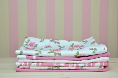 Pembe mutfak havlular