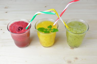 Payet ile taze renkli Smoothies