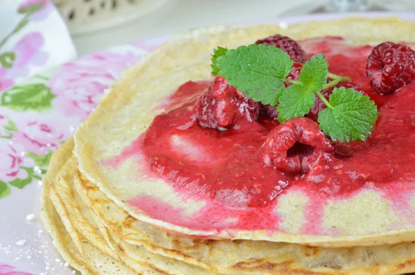 Pancakes with Raspberry and Lemon Balm — Stock Photo, Image