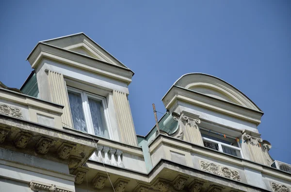 Windows on Top of Building — Stock Photo, Image