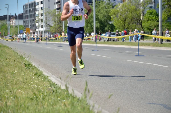 Maraton yarışı sırasında Runner — Stok fotoğraf