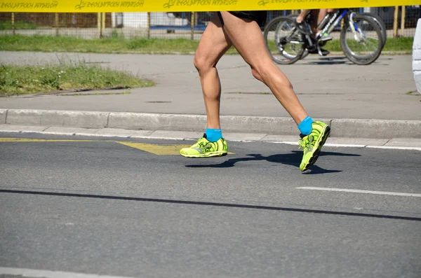 Maraton yarışı sırasında Runner — Stok fotoğraf