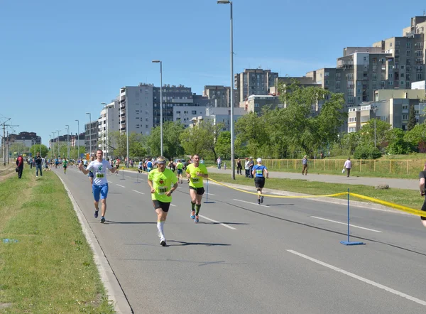 Koşucular maraton yarışı sırasında — Stok fotoğraf