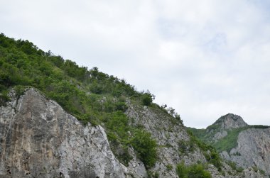 Cliffs gökyüzü altında
