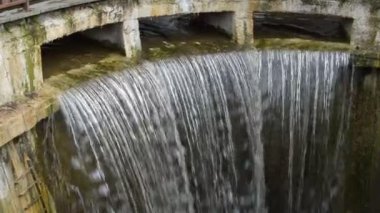 Su birikintisi üzerinden tahliye