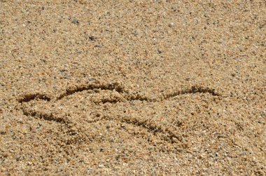 İki kalp sembolleri kum