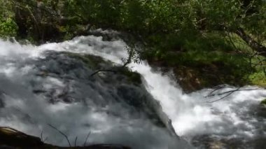 Overfall yakın çekim
