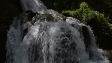 Kaya Overfall ile yakın çekim
