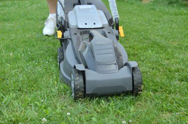 Bir çim biçme makinesi closeup