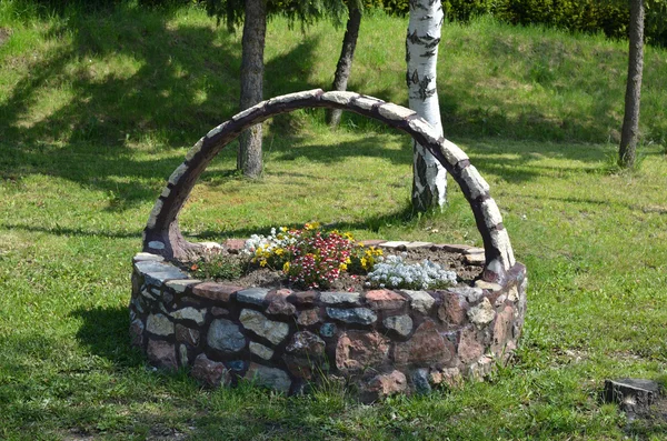 Cesta de piedra en Park — Foto de Stock