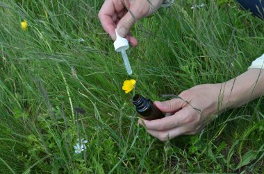 Dağ çayır ilaç şişesinde