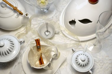 Kahvaltı tablo, yüzük ve kalp kolye. Öneri?