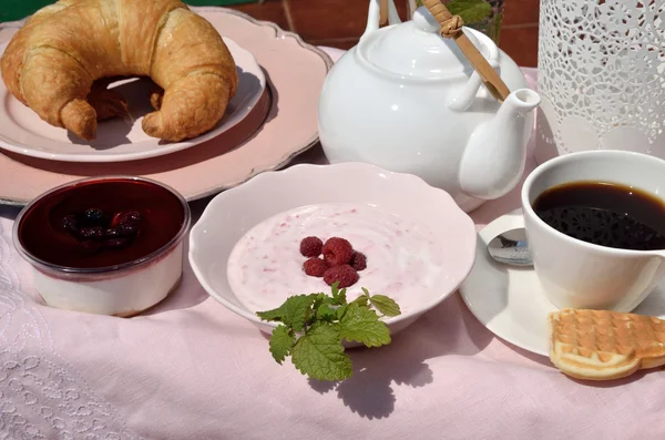 ピンクの朝食と朝食 — ストック写真