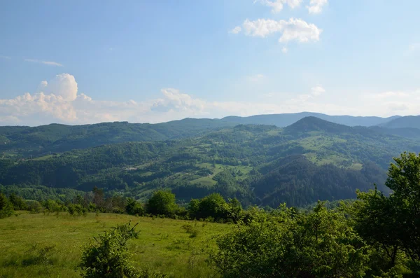 Гора сільській місцевості — стокове фото