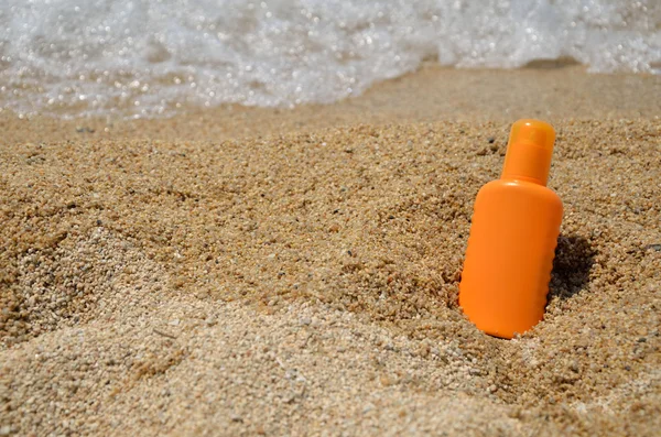 Sun lotion on a beach — Stock Photo, Image