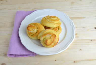 Üç tereyağı rulo