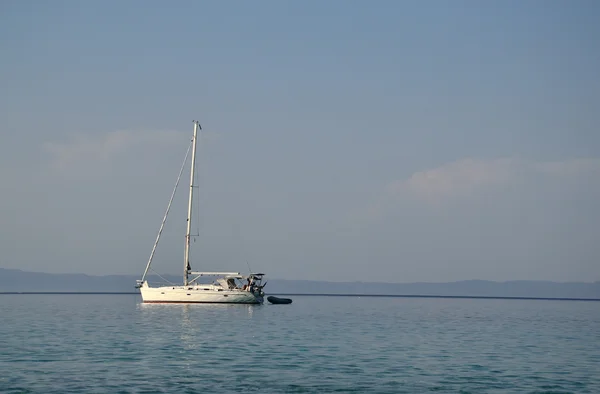 White Anchored Boat — Stock Photo, Image