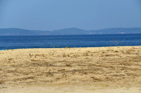 Pusta piaszczysta plaża w Grecji — Zdjęcie stockowe