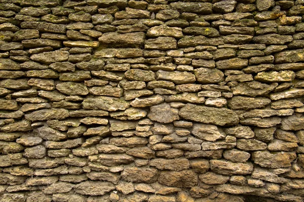 Muur van kleine stenen kalksteen — Stockfoto