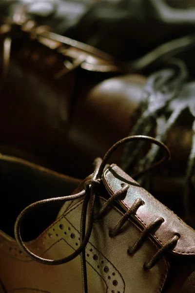 Zátiší z temné Pánská obuv — Stock fotografie