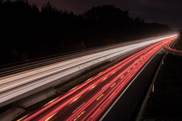 Gece yolundaki trafik