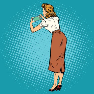 Kadın geri Smartphone'da fotoğrafı